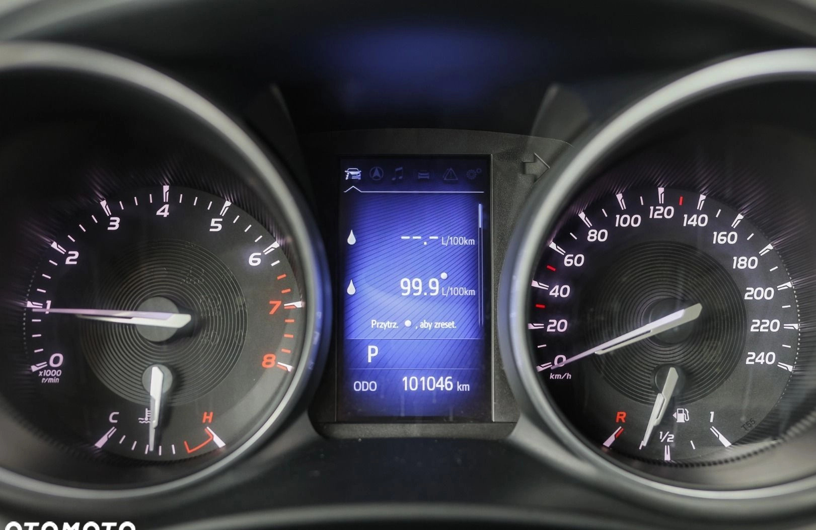 Toyota Avensis cena 78850 przebieg: 101018, rok produkcji 2018 z Przedbórz małe 596